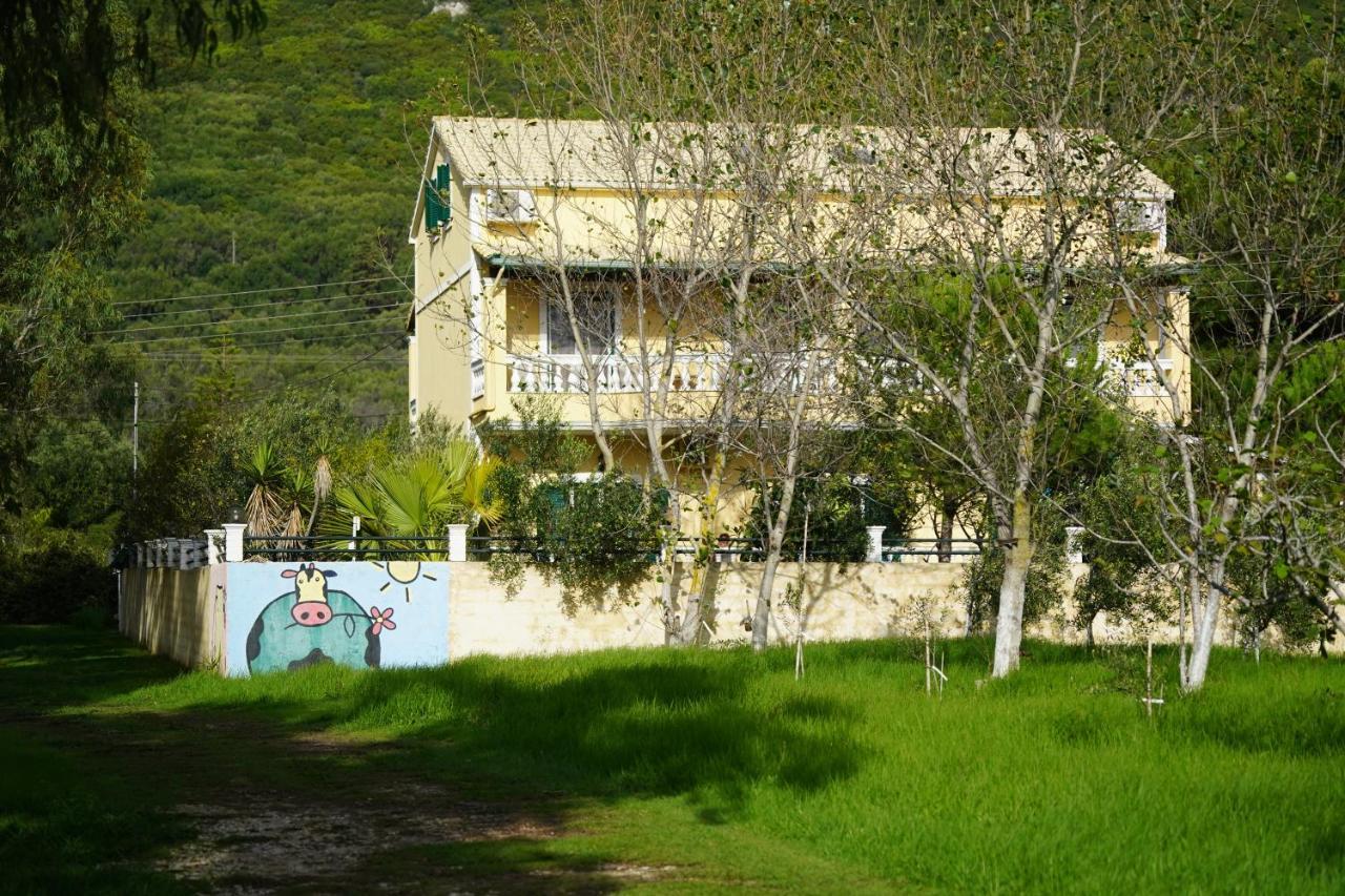 Stefanias Appartments Agios Matthaios  Exterior photo
