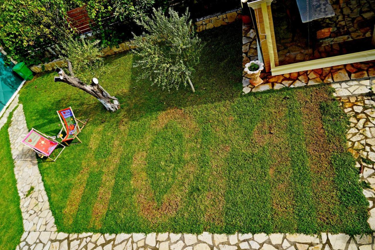 Stefanias Appartments Agios Matthaios  Exterior photo