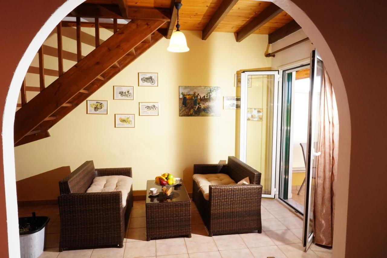 Stefanias Appartments Agios Matthaios  Exterior photo