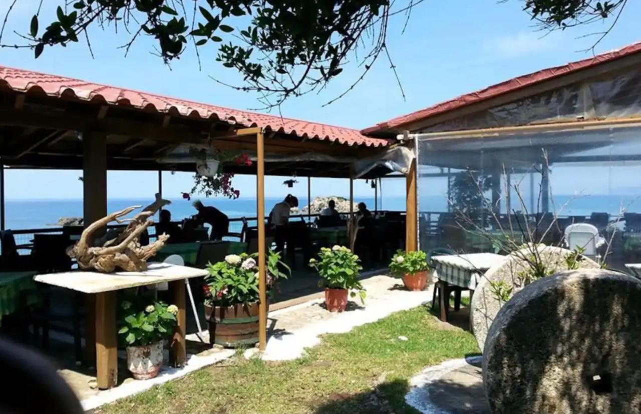 Stefanias Appartments Agios Matthaios  Exterior photo