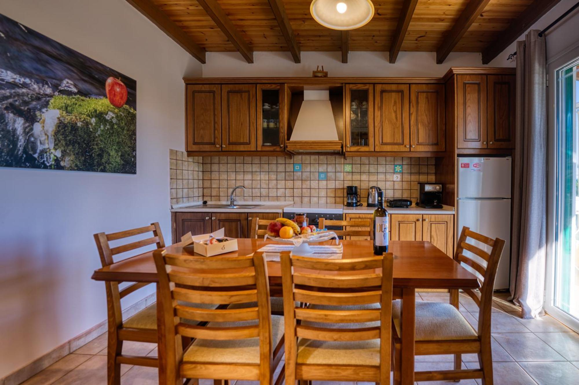 Stefanias Appartments Agios Matthaios  Exterior photo