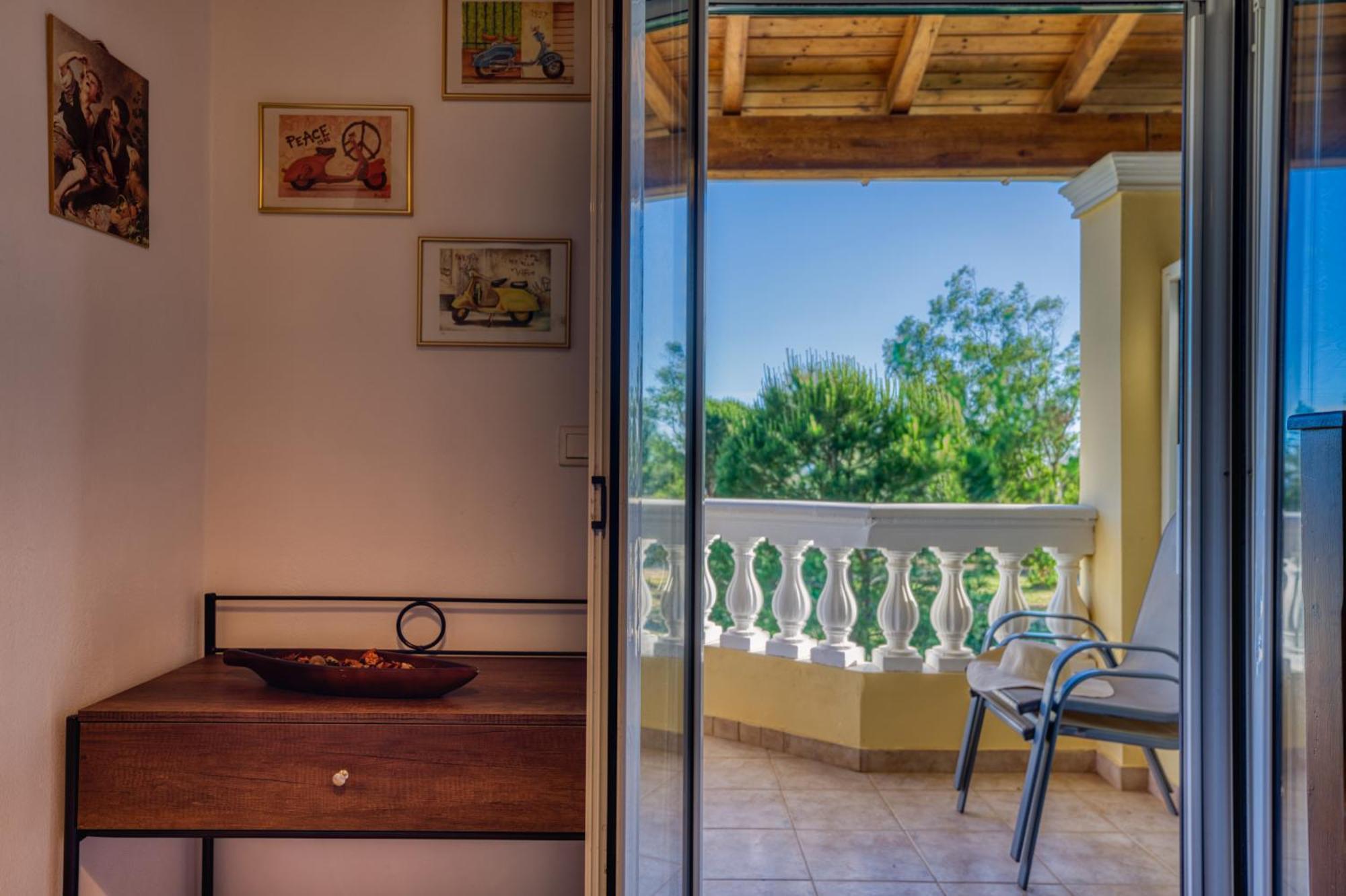 Stefanias Appartments Agios Matthaios  Exterior photo