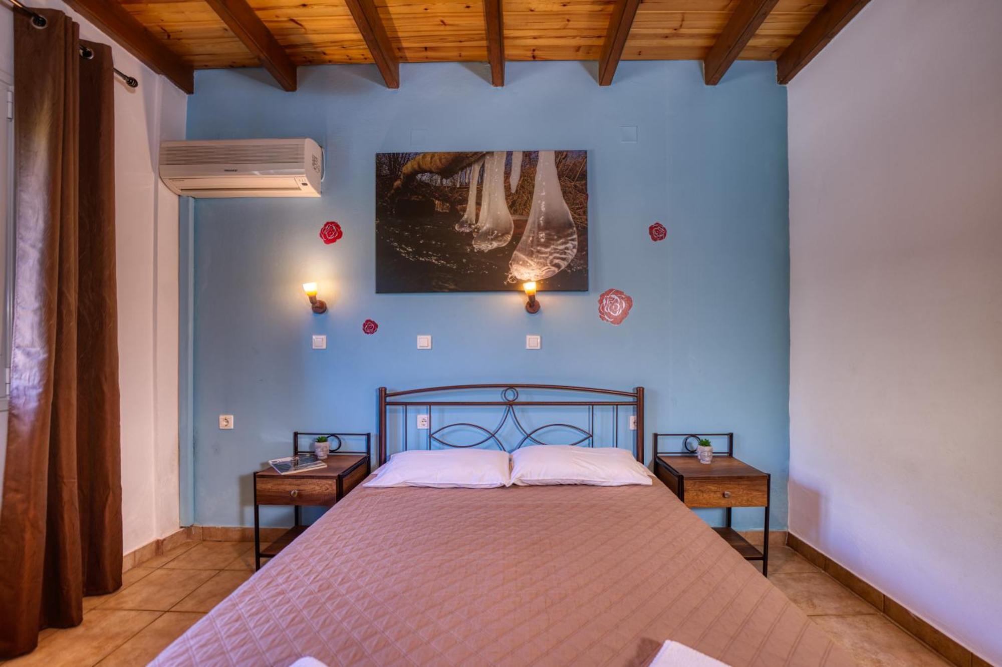 Stefanias Appartments Agios Matthaios  Exterior photo