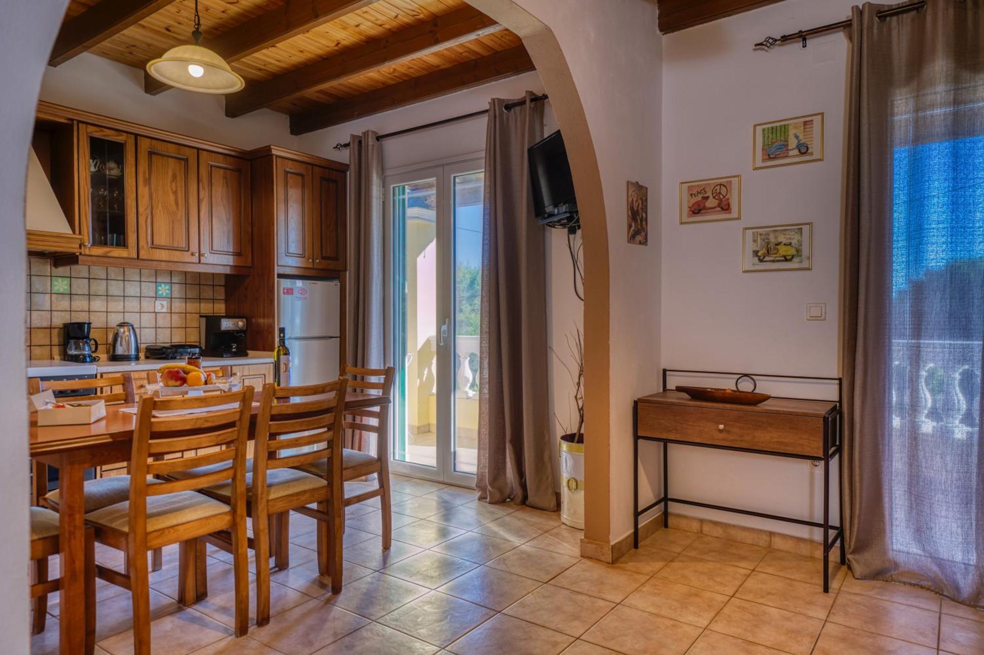Stefanias Appartments Agios Matthaios  Exterior photo